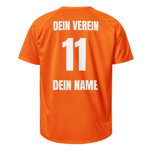 Freigestellte Rückseite in orange mit „DEIN VEREIN“, Nummer 11 und „DEIN NAME“, Vereinstrikot mit Rückennummer.