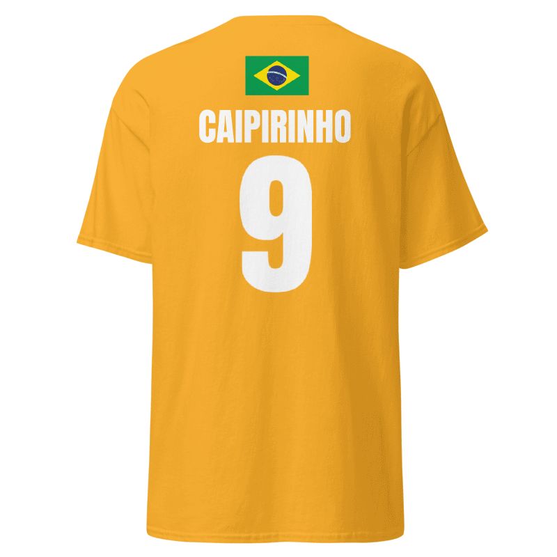Gelbes WM T-Shirt für Brasilien, Rückseite frei mit Name & Nummer CAIPIRINHO 9 und Brasilien-Flagge.