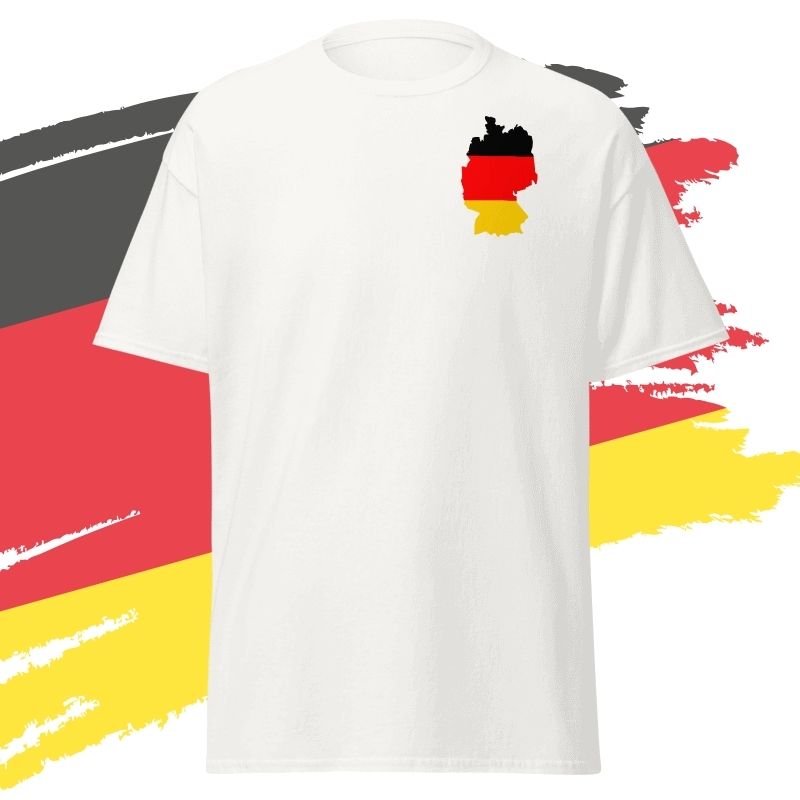Weißes Deutschland T-Shirt vorn als Freisteller, kleines Brustmotiv mit Deutschland-Flagge in Kartenform aufgedruckt