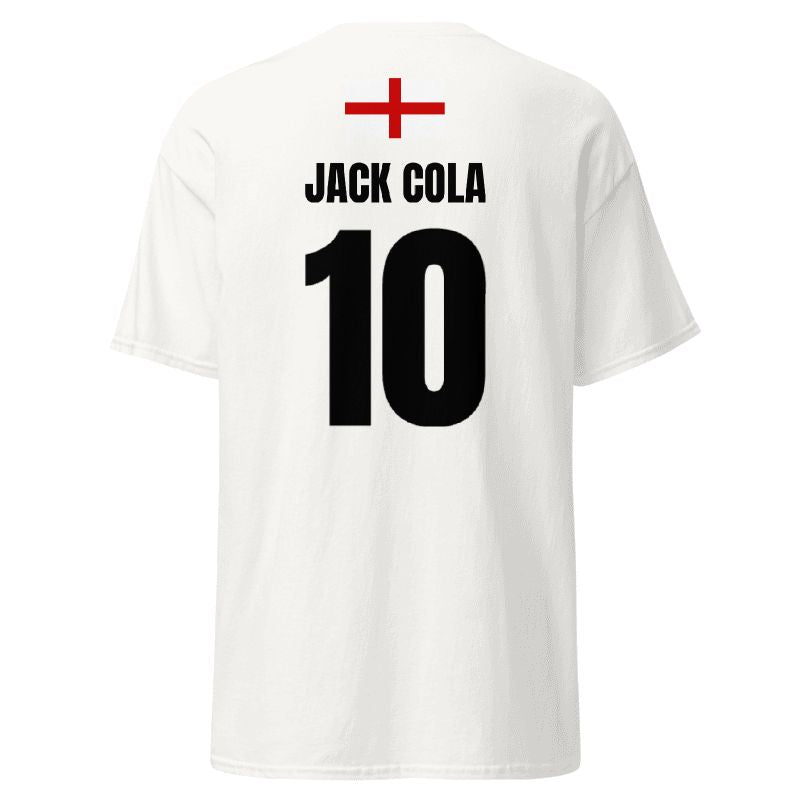 Rückseite eines weißen Shirts für England mit „JACK COLA“ und Nummer 10, Flagge am Kragenbereich, Sauftrikot