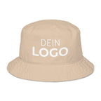 Beiger Fischerhut mit rundem „DEIN LOGO“-Patch, freigestellte Frontansicht – Fischerhut mit Logo