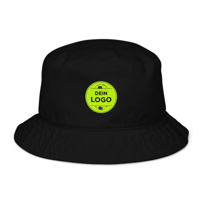 Schwarzer Fischerhut mit grünem „DEIN LOGO“-Patch, freigestellte Frontansicht – Fischerhut mit Logo