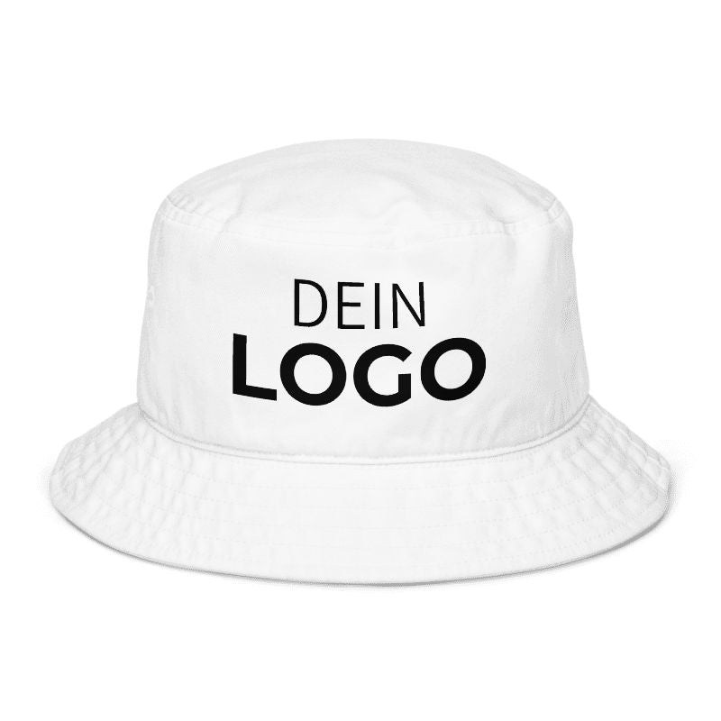 Weißer Fischerhut mit rundem „DEIN LOGO“-Patch, freigestellte Frontansicht – Fischerhut personalisieren
