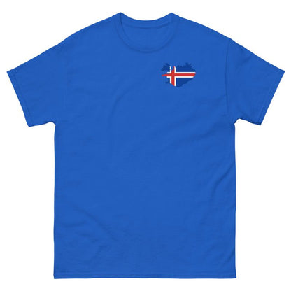 Dunkelblaues Island T-Shirt in Vorderansicht, kleines Island-Badge mit Flaggenmotiv auf der Brust, freigestellt.