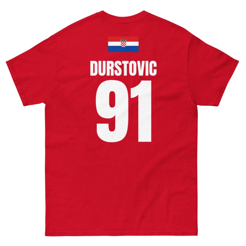 Rotes WM T-Shirt für Kroatien, Rückseite frei mit Name & Nummer DURSTOVIC 91 und Kroatien-Flagge.