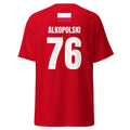 Rückseite eines roten Polen T-Shirt mit Namen „ALKOPOLSKI“, Nummer 76 und Polen-Flagge oben, freigestellt.