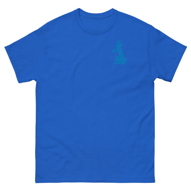 Vorderseite eines dunkelblauen Shirts im Schottland-Design ohne Namensdruck, freigestellt vor weißem Hintergrund, WM T-Shirt