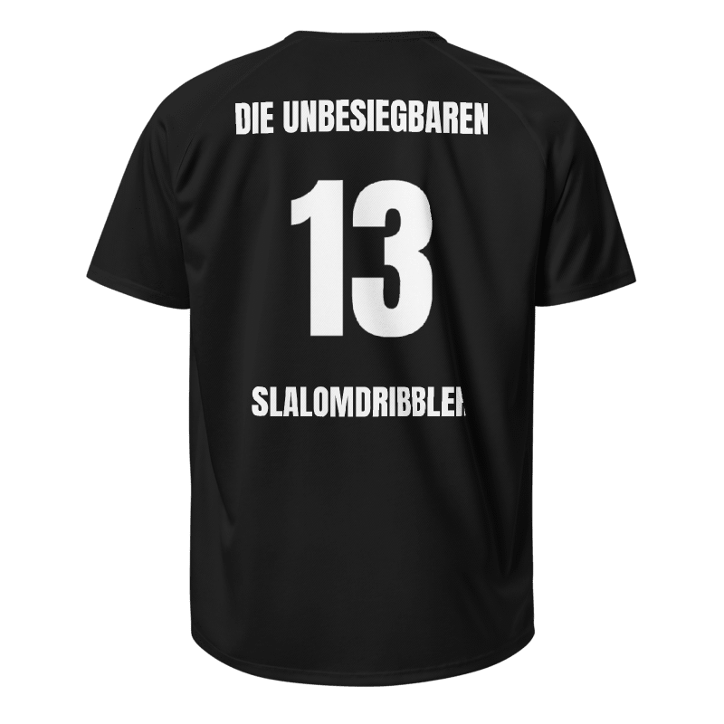 Schwarzes Trikot als Freisteller, Rücken mit „DIE UNBESIEGBAREN“, Nummer 13 und „SLALOMDRIBBLER“, Vereinstrikot.